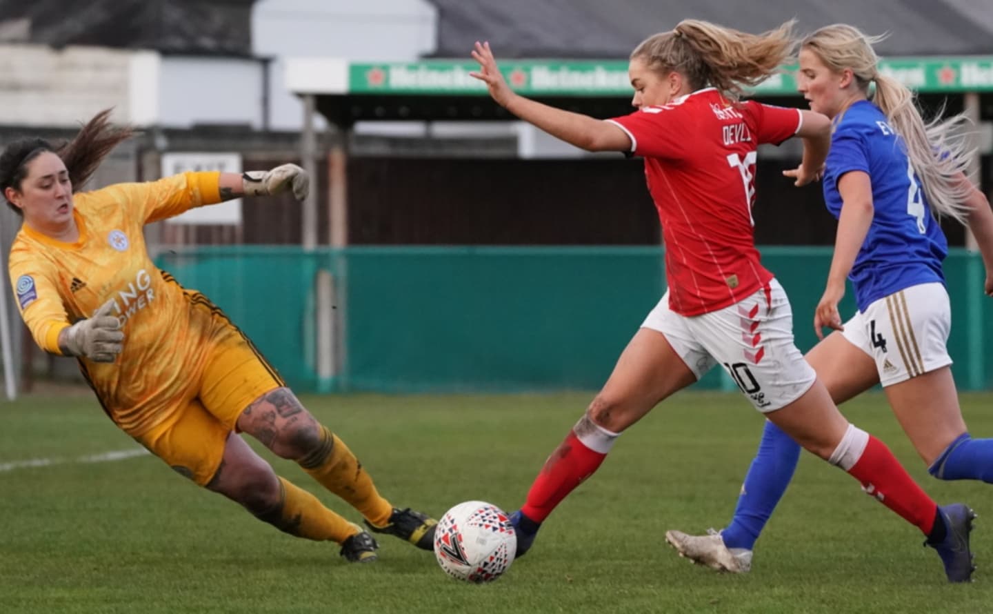 Charlton Athletic W jugando contra Leicester City WFC