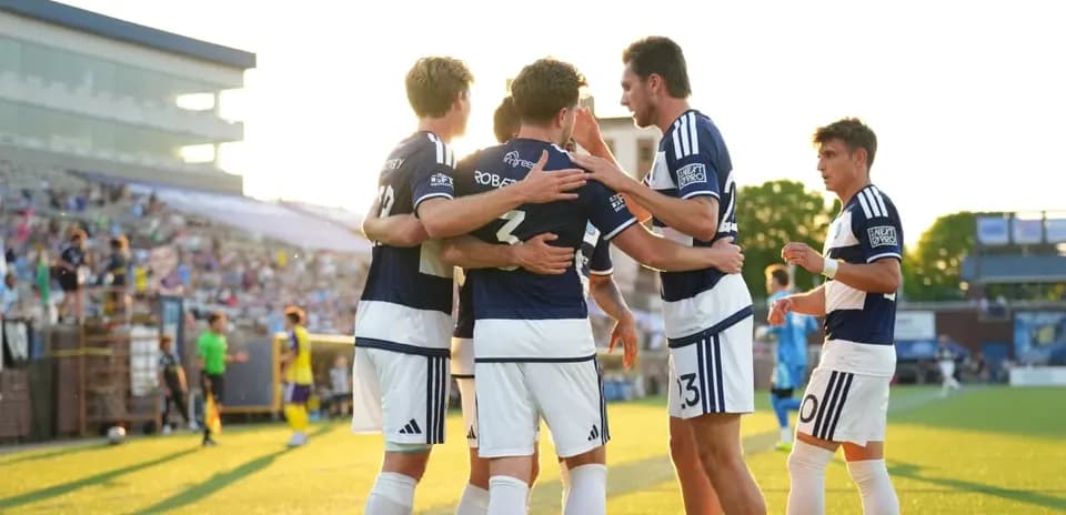 Jugadores de Chattanooga celebrando un gol