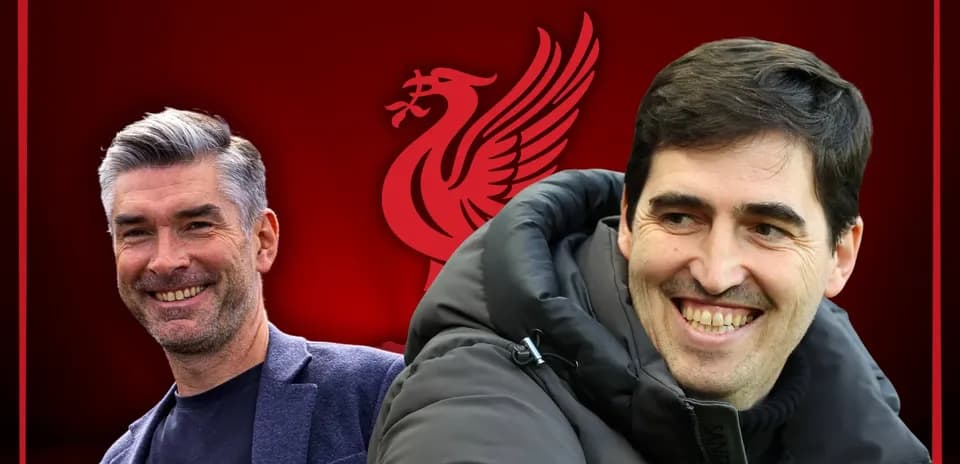 Dos entrenadores sonriendo con fondo de Liverpool