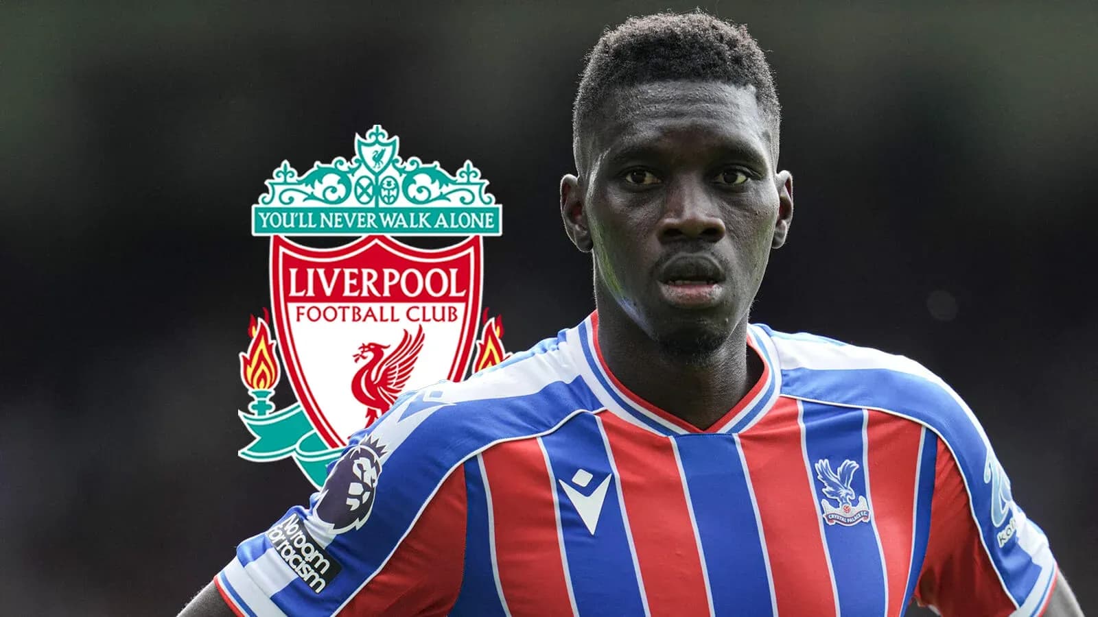 Jugador de Crystal Palace con logo de Liverpool de fondo