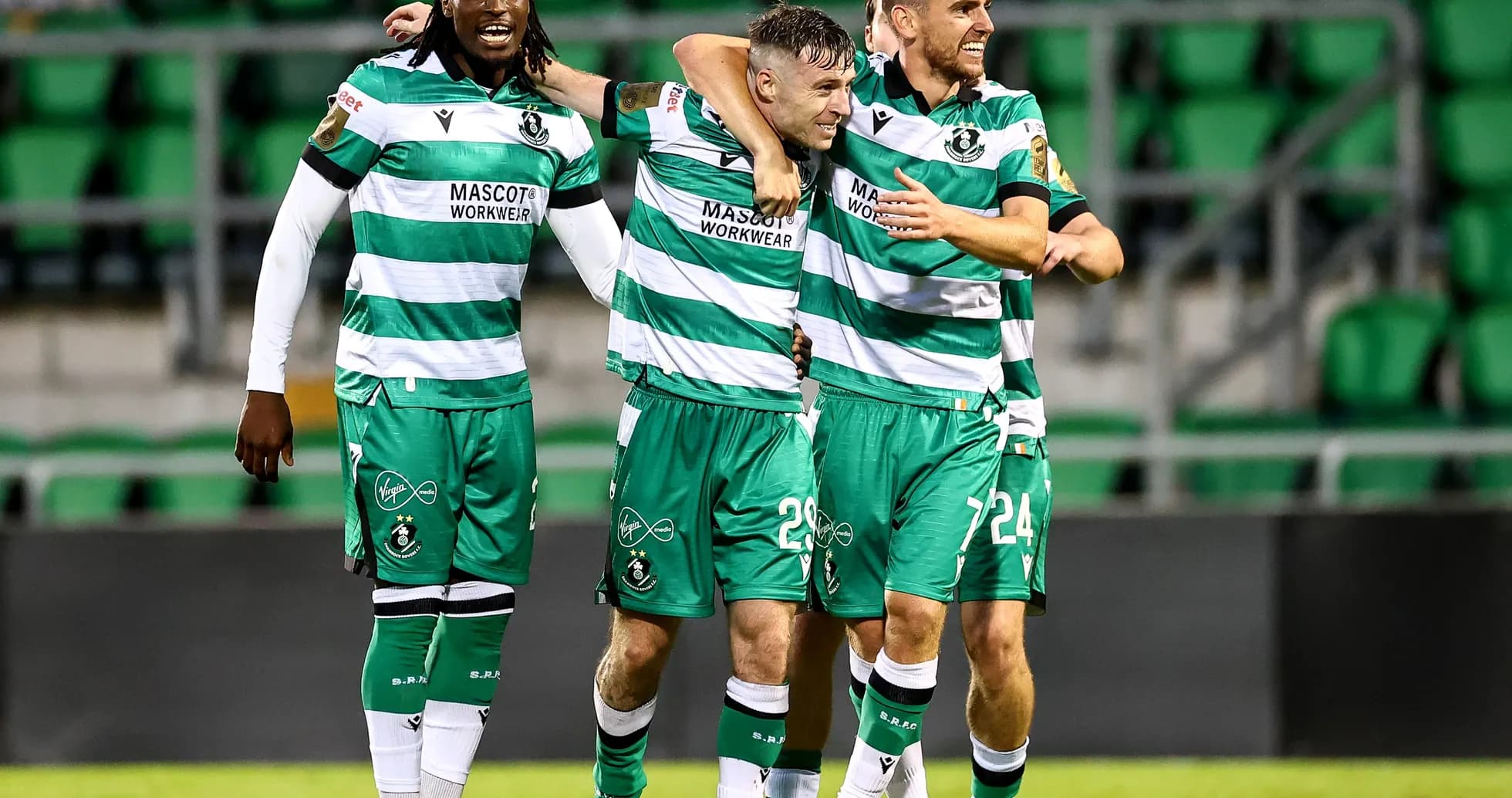 Jugadores del Shamrock Rovers celebrando un gol