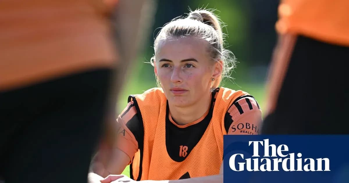Jugadora en sesión de entrenamiento, mirando atentamente