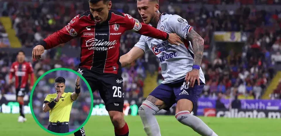 Jugadores de Atlas y Cruz Azul en acción