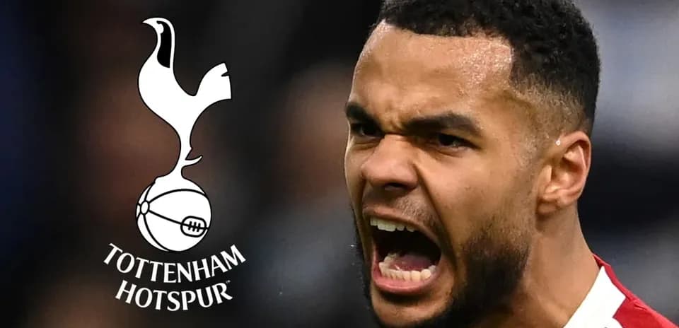 Jugador gritando con el logo de Tottenham Hotspur