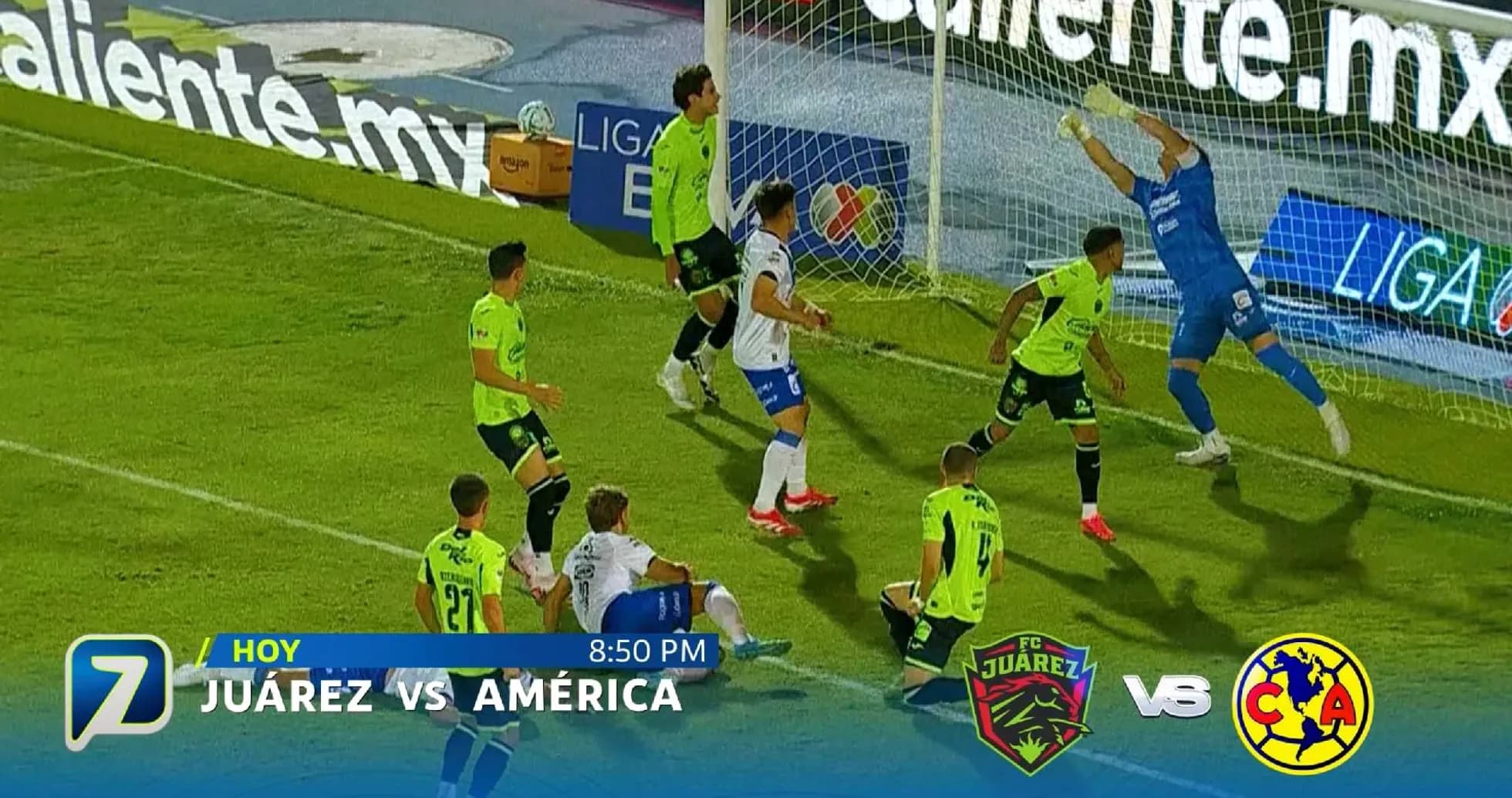 Jugadores en acción durante el partido Juárez vs América