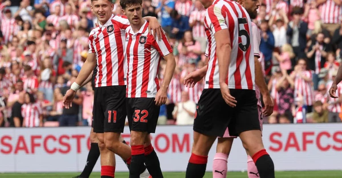 Jugadores de Sunderland celebrando en el campo