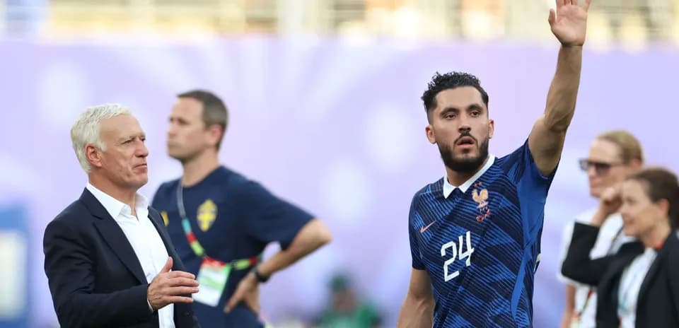Entrenador y jugador de Francia en el campo