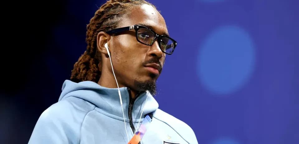 Jugador con auriculares en vestimenta de Inglaterra