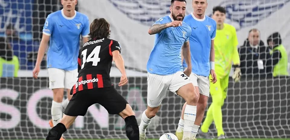Jugadores de Lazio y AC Milan en el partido