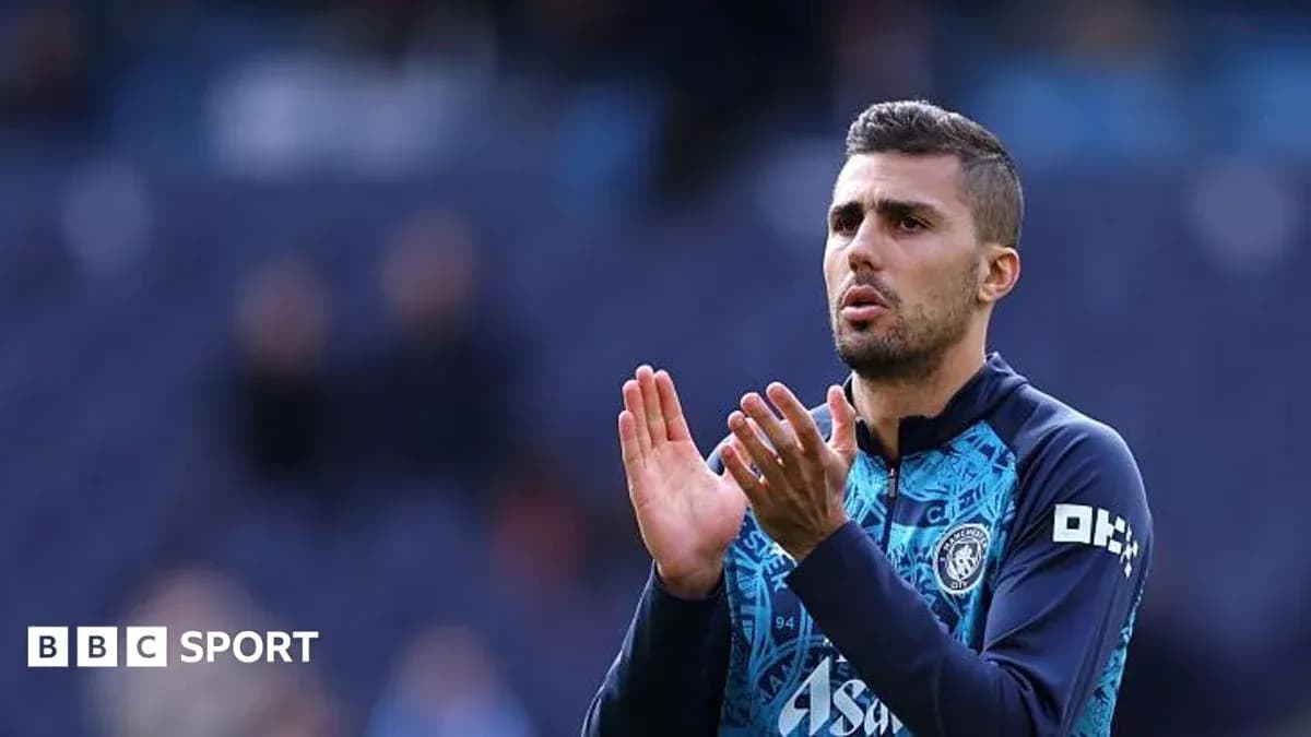 Jugador aplaudiendo en el campo de juego