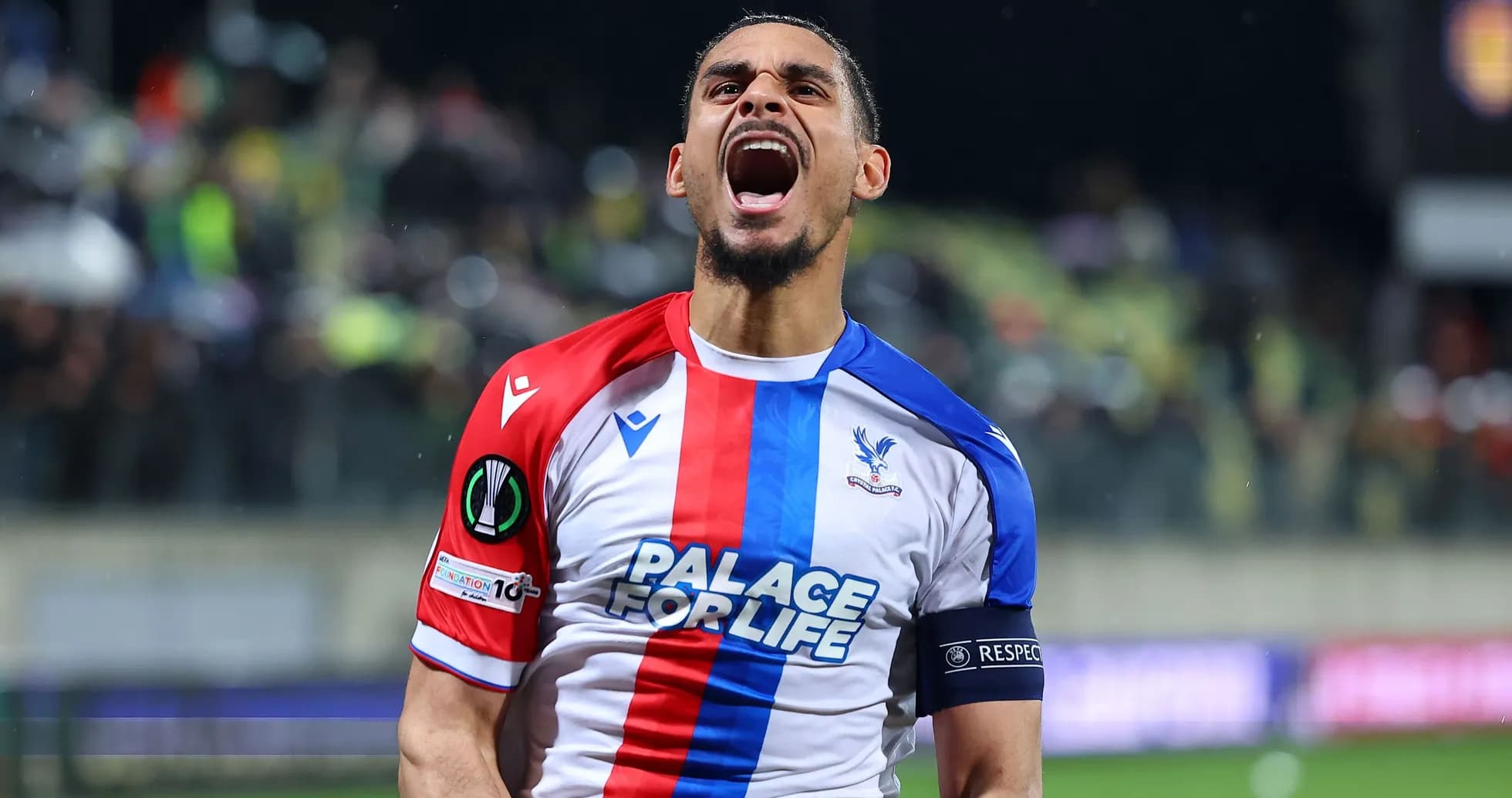 Jugador de Crystal Palace celebrando en el campo