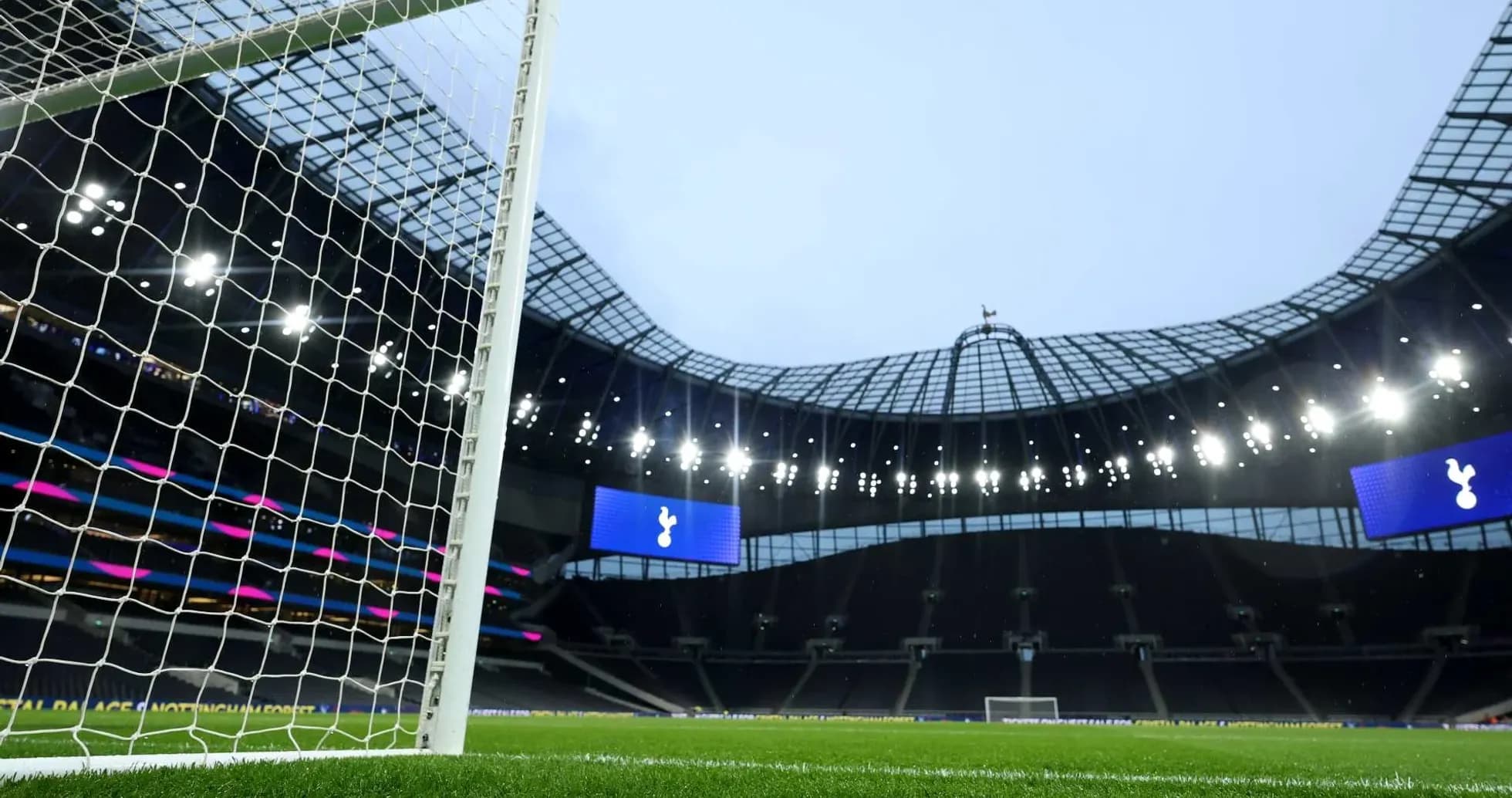 Vista del campo en el estadio Tottenham Hotspur