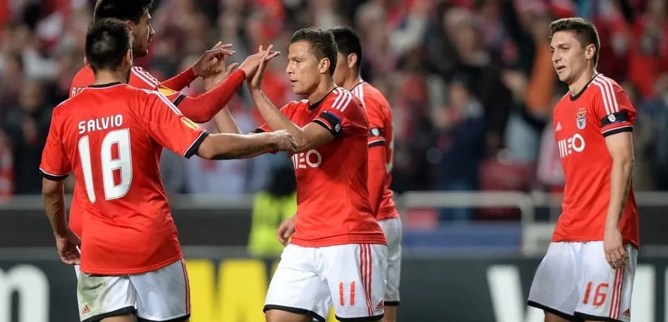 Jugadores del Benfica celebrando un gol