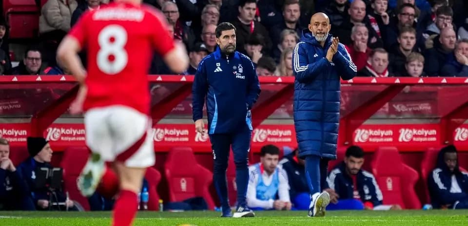 Entrenadores en el partido Nottingham Forest vs Newcastle
