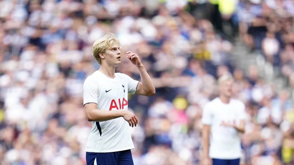 Jugador de Tottenham en el campo durante un partido