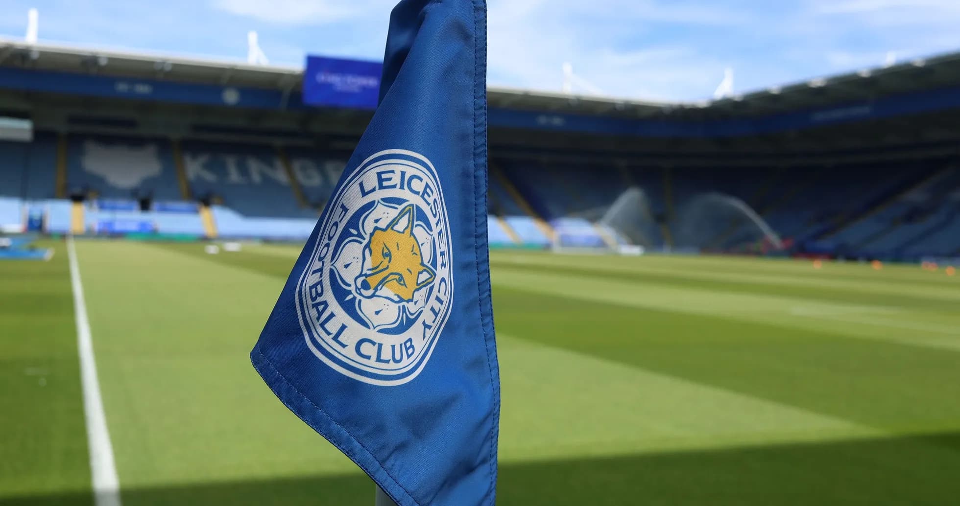 Esquina de campo con bandera de Leicester City