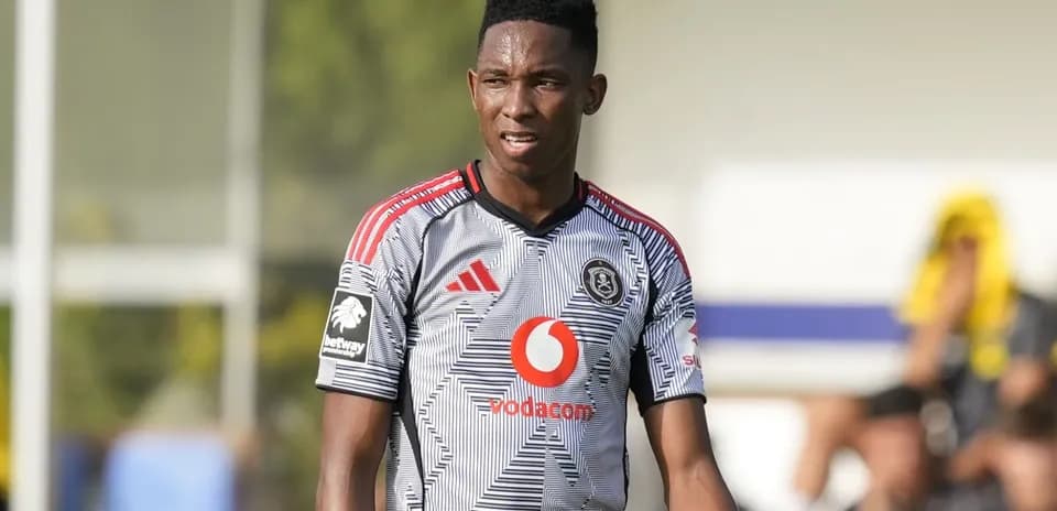 Jugador de Orlando Pirates en el campo durante un partido