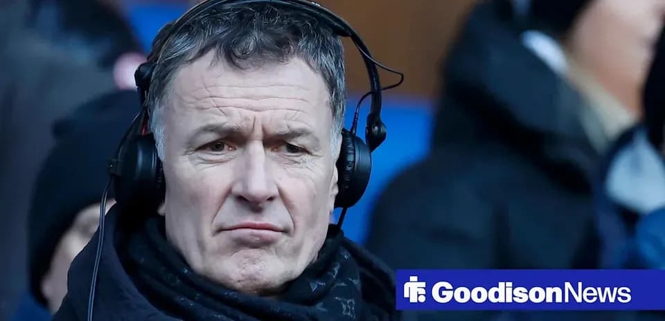 Hombre con auriculares en un evento deportivo