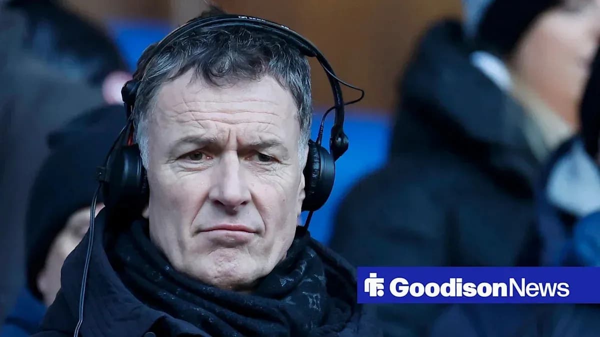 Hombre con auriculares en un evento deportivo