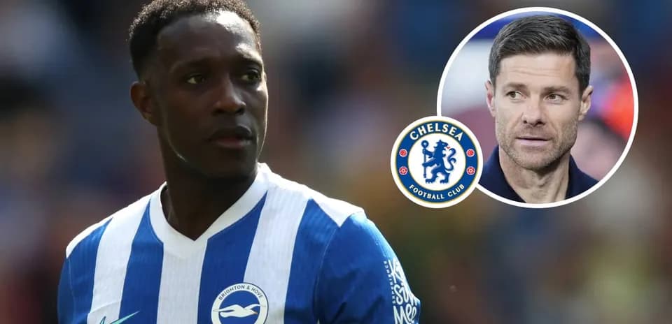 Jugador de Brighton en el campo con logo de Chelsea
