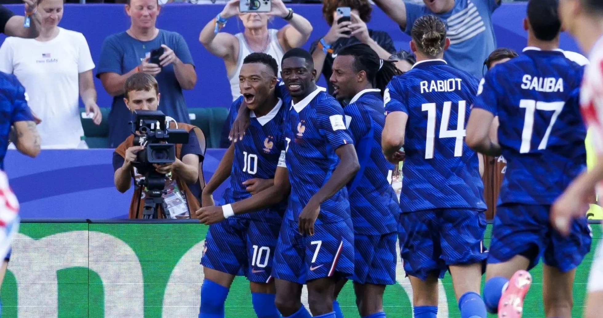 Jugadores de Francia celebrando un gol