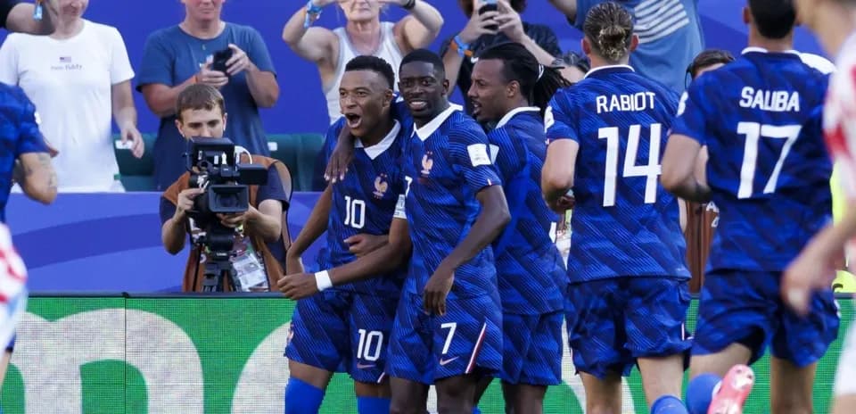 Jugadores de Francia celebrando un gol