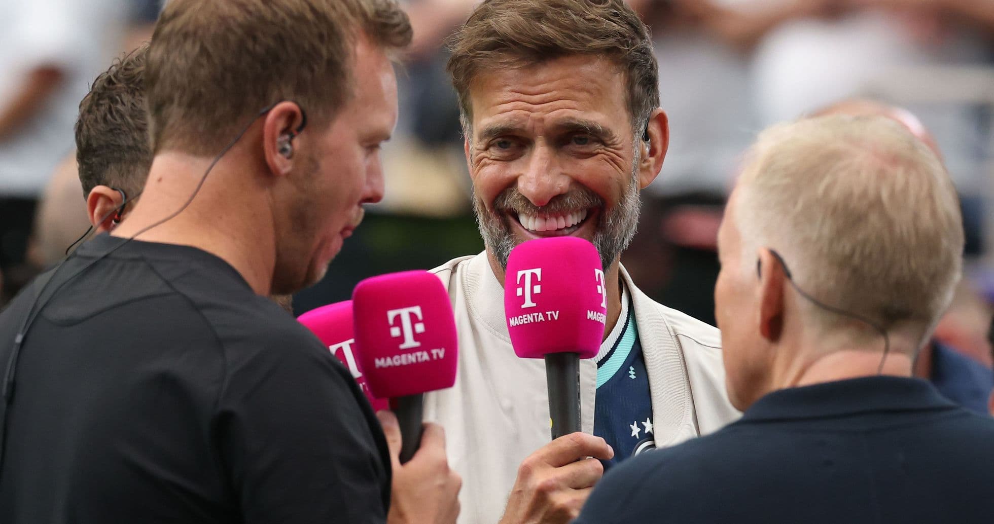Entrevista con comentaristas en evento deportivo