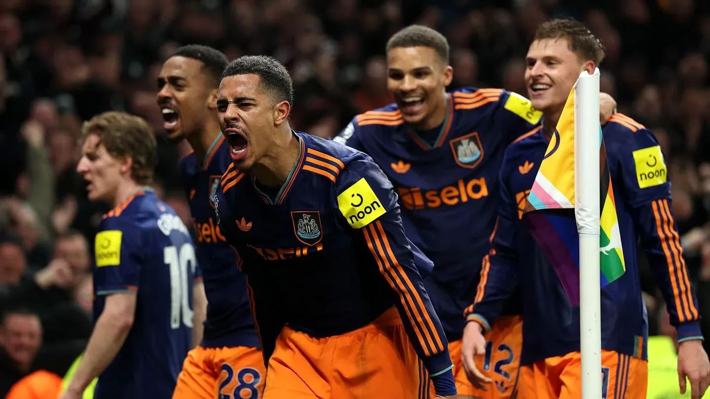 Jugadores de Newcastle celebrando un gol