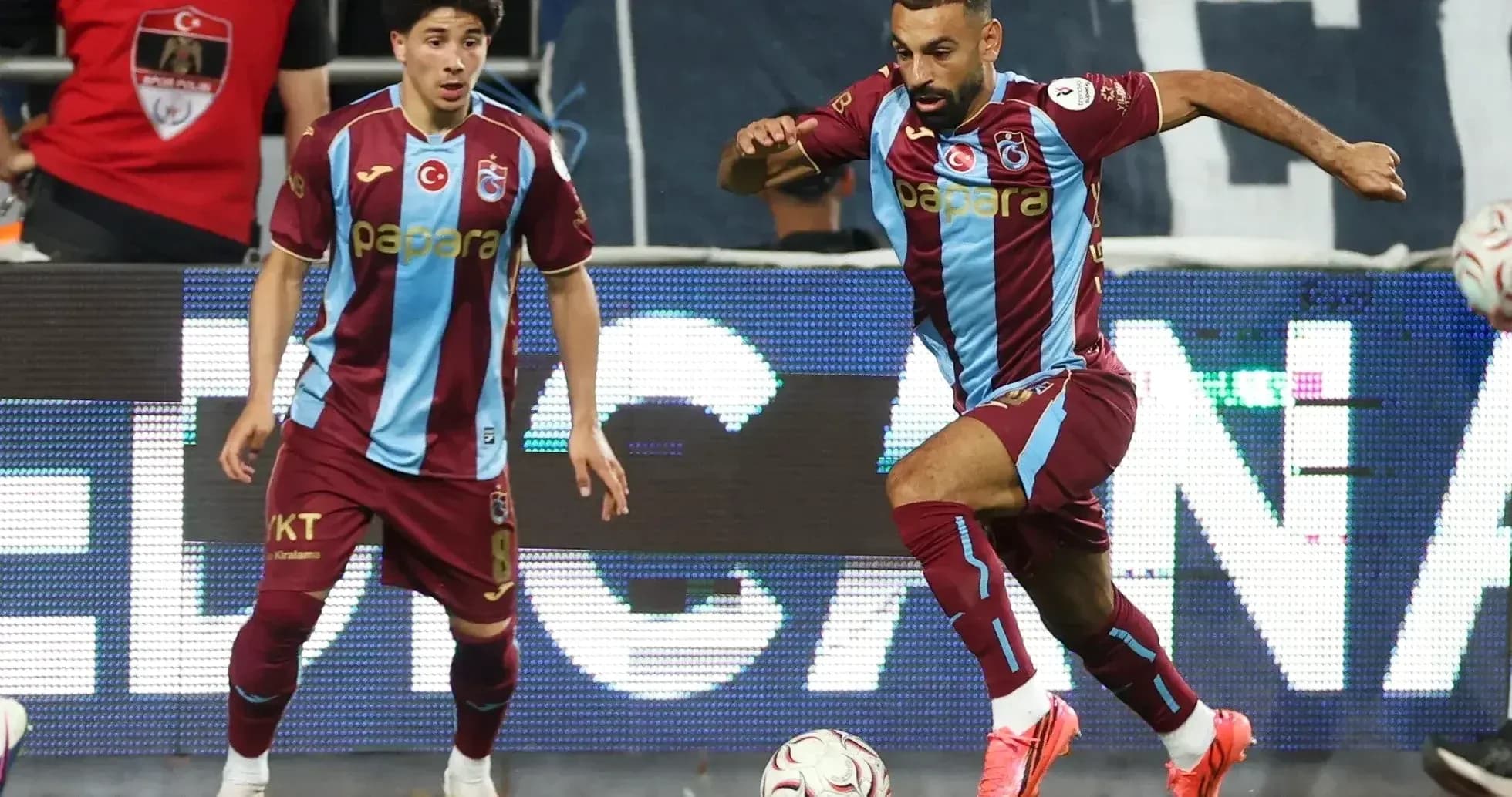 Dos jugadores de Trabzonspor durante el partido