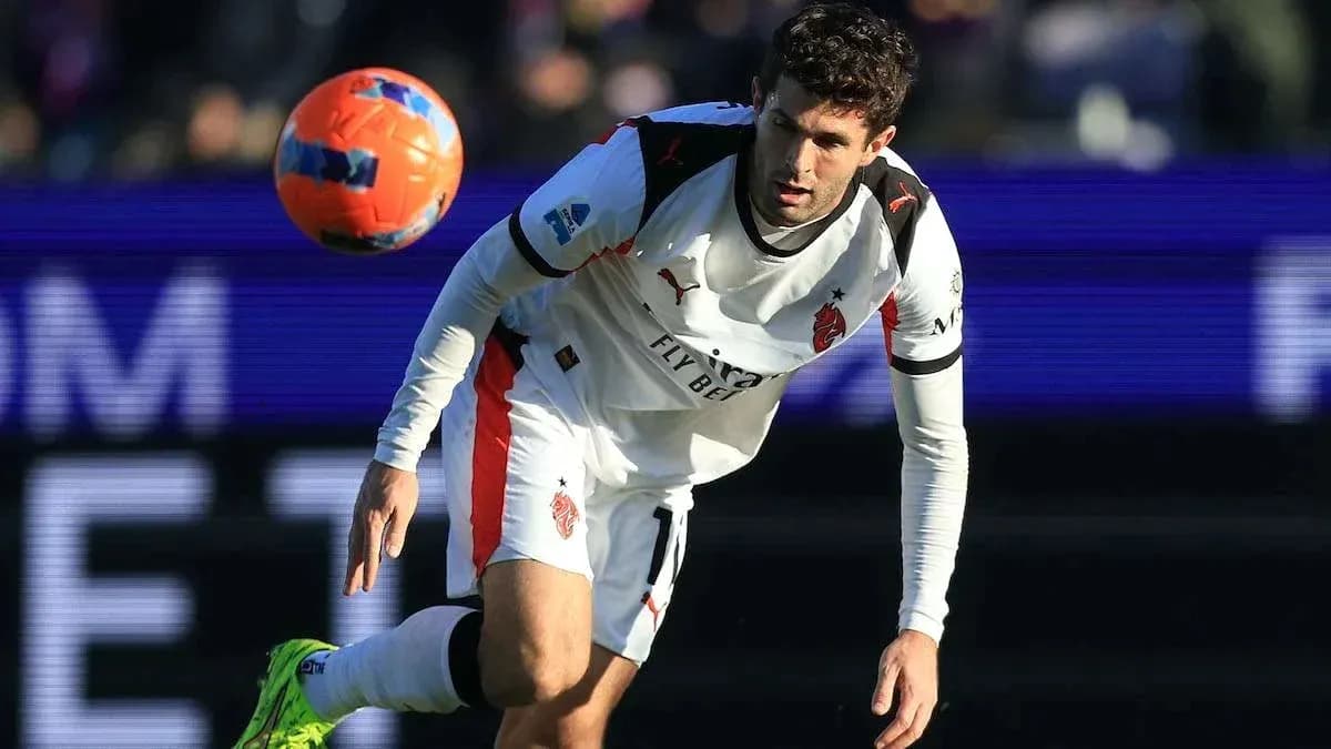 Jugador intentando controlar el balón en el partido