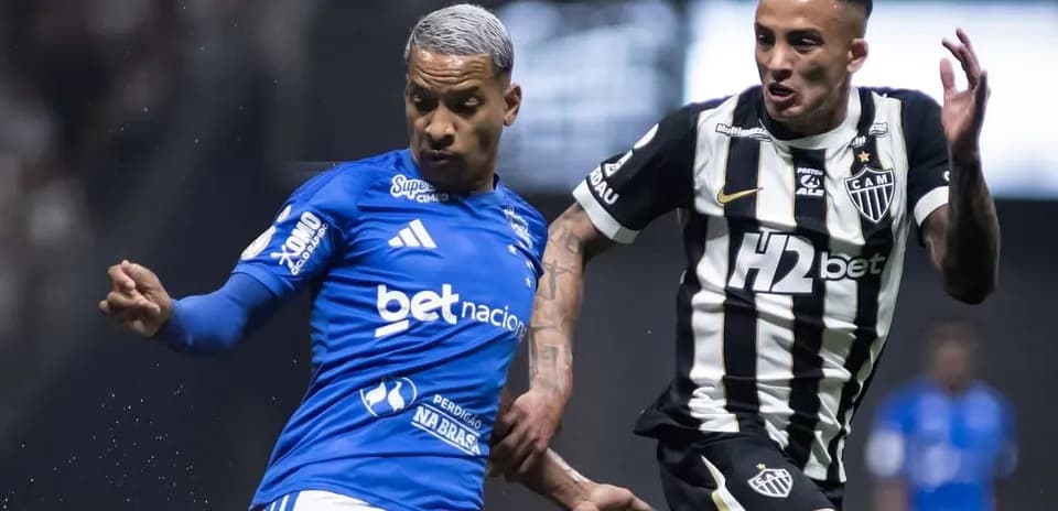 Jugadores de Atletico-MG y Cruzeiro compitiendo por el balón