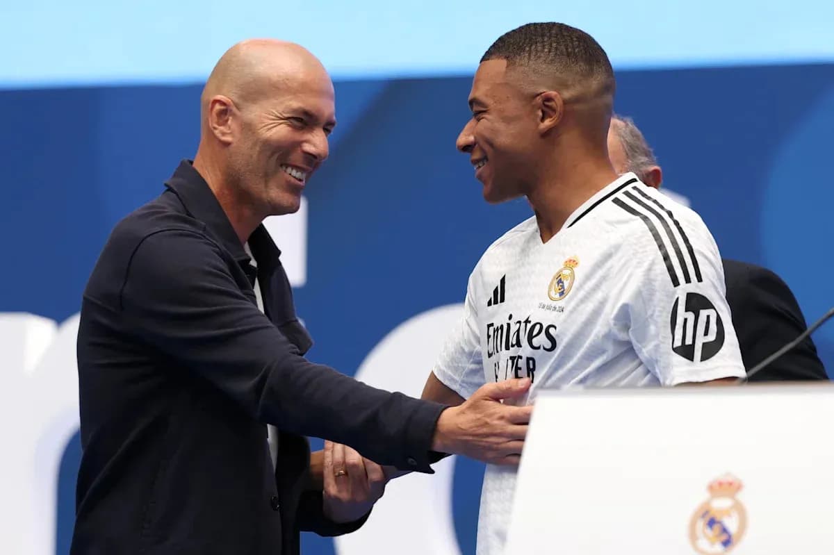 Zinedine Zidane y Kylian Mbappé en presentación oficial