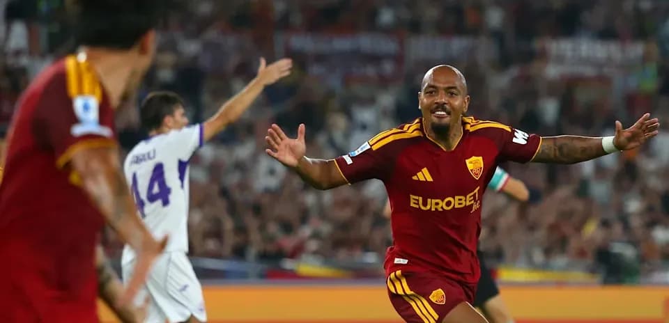 Jugador de la Roma celebrando un gol durante el partido