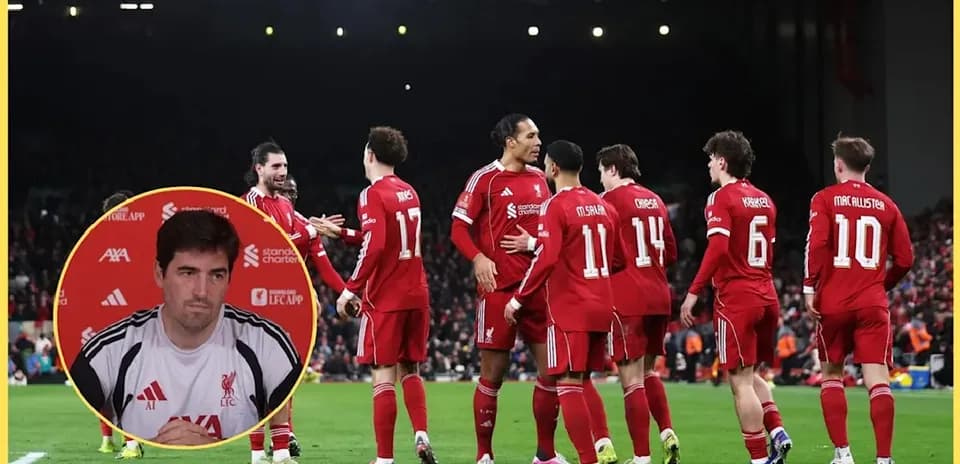 Jugadores de Liverpool celebrando un gol en el estadio