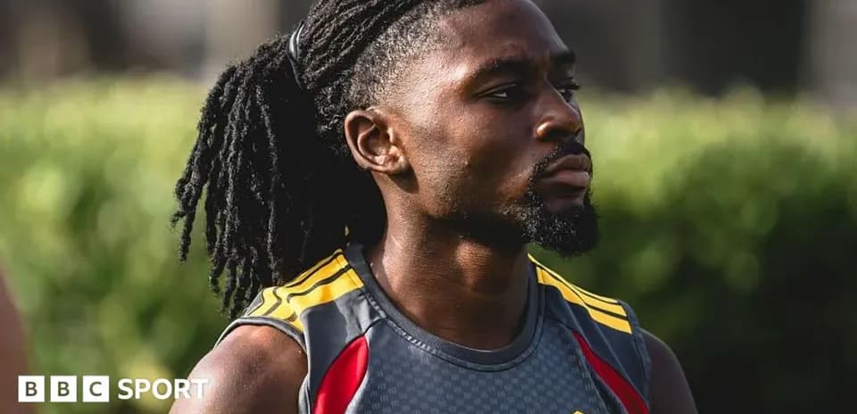 Jugador en sesión de entrenamiento, mirando al frente