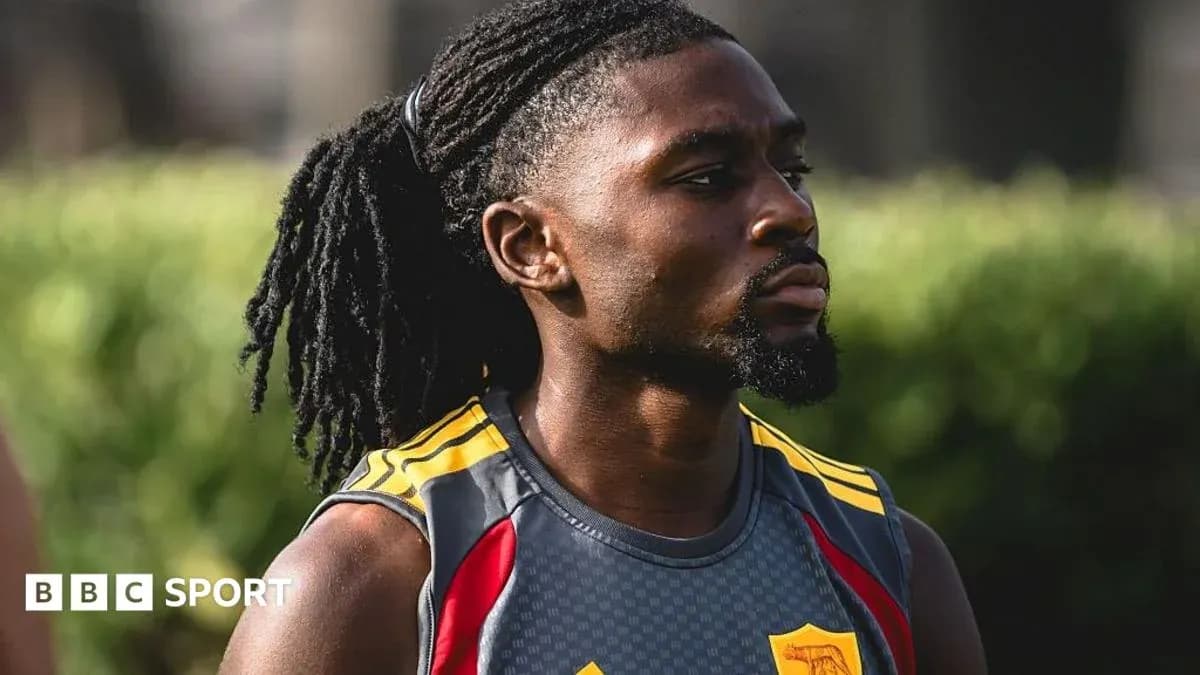 Jugador en sesión de entrenamiento, mirando al frente