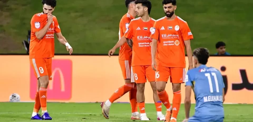 Jugadores de Ajman U23 durante un partido