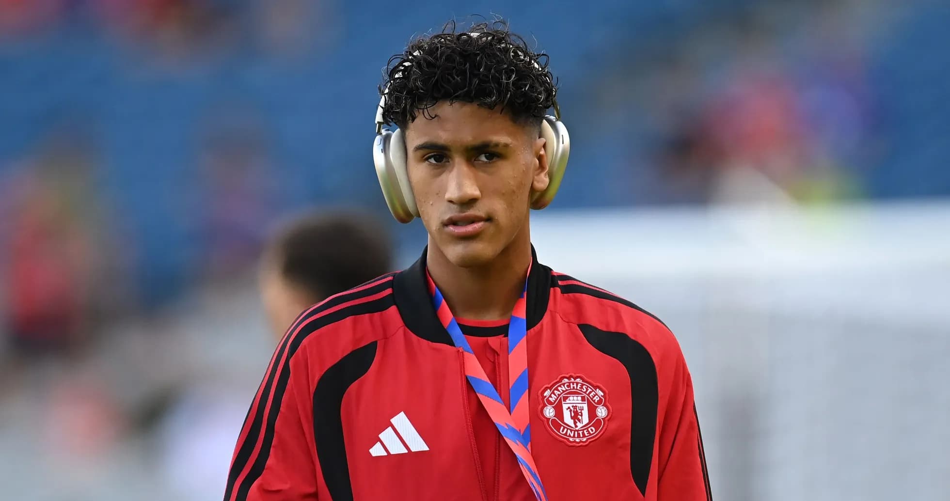 Jugador de Manchester United con auriculares antes del partido