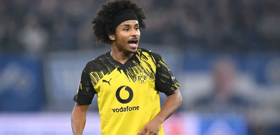Jugador de Borussia Dortmund en acción durante el partido