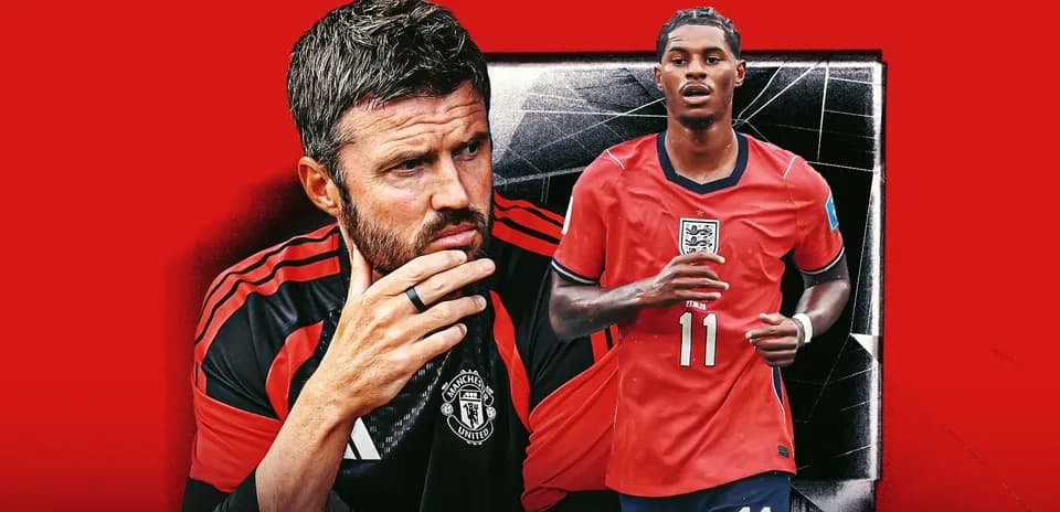 Entrenador y jugador de fútbol en acción
