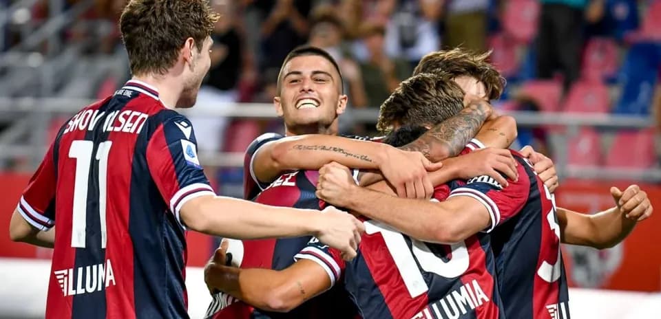Jugadores del Bologna celebrando un gol