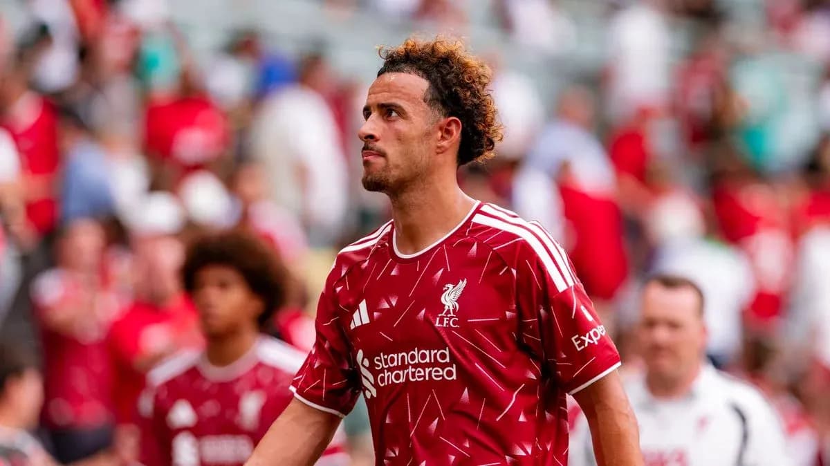 Jugador de Liverpool caminando en el estadio