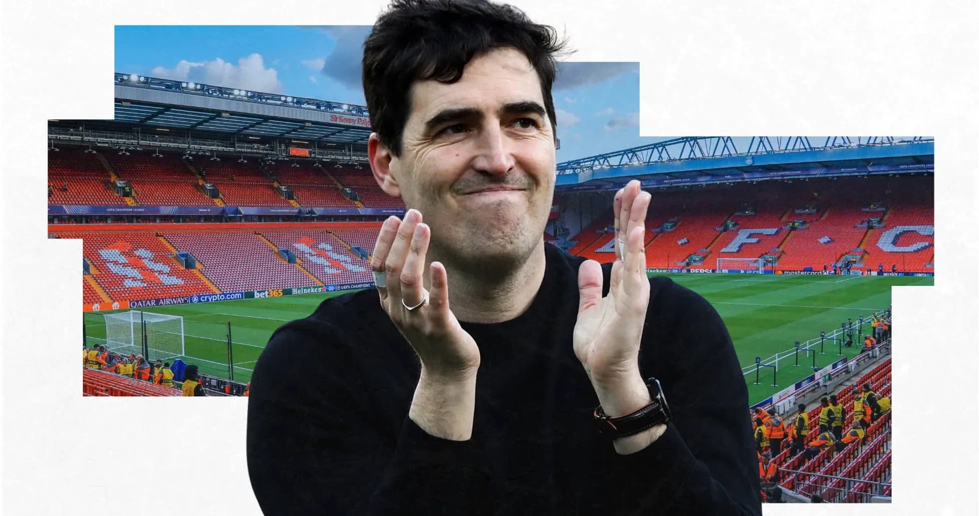 Entrenador aplaudiendo en el estadio Anfield vacío