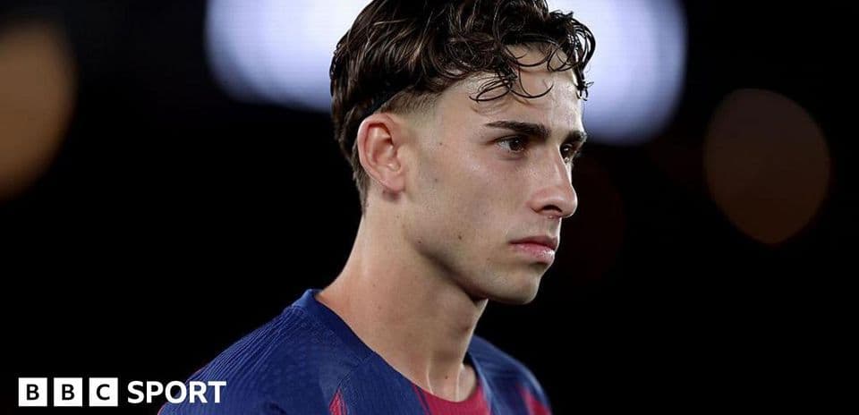 Jugador de fútbol con camiseta del FC Barcelona