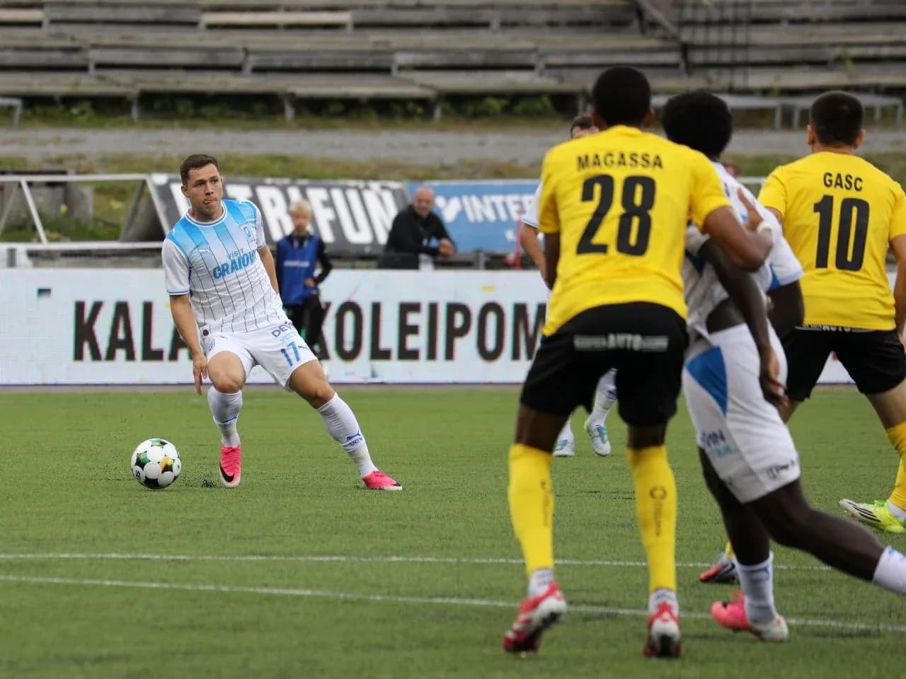 Jugador de Universitatea Craiova en acción