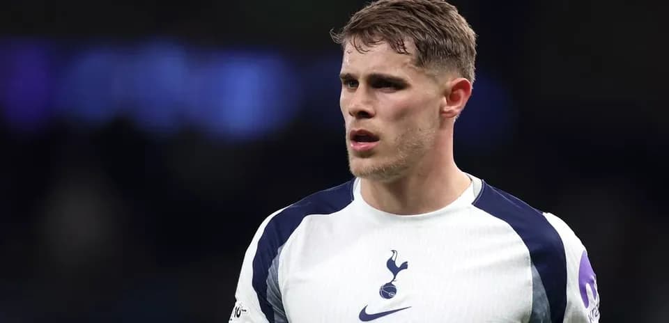 Jugador de Tottenham en el campo durante un partido