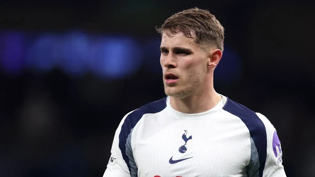 Jugador de Tottenham en el campo durante un partido