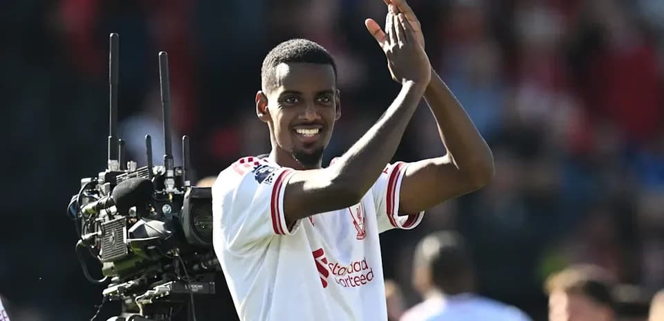 Jugador de Liverpool aplaudiendo a la afición