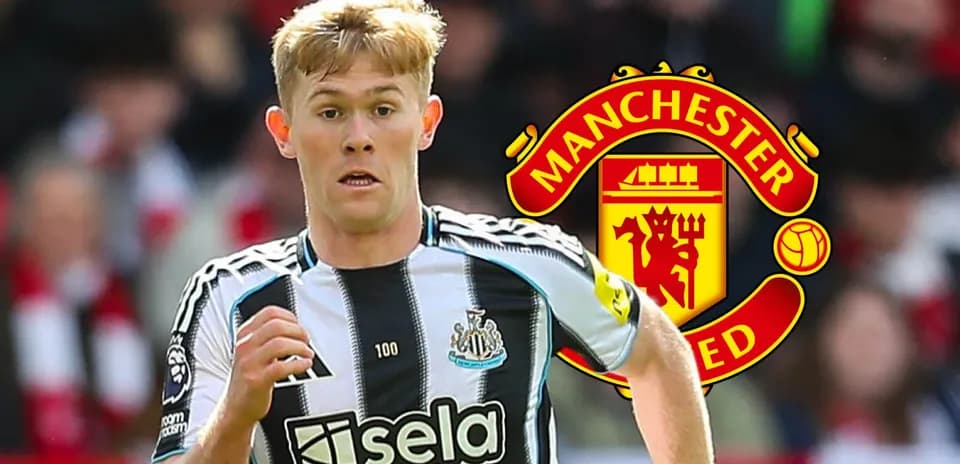Jugador de Newcastle United corriendo en el campo