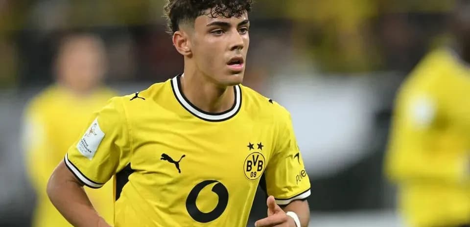Jugador de Borussia Dortmund en el campo de juego